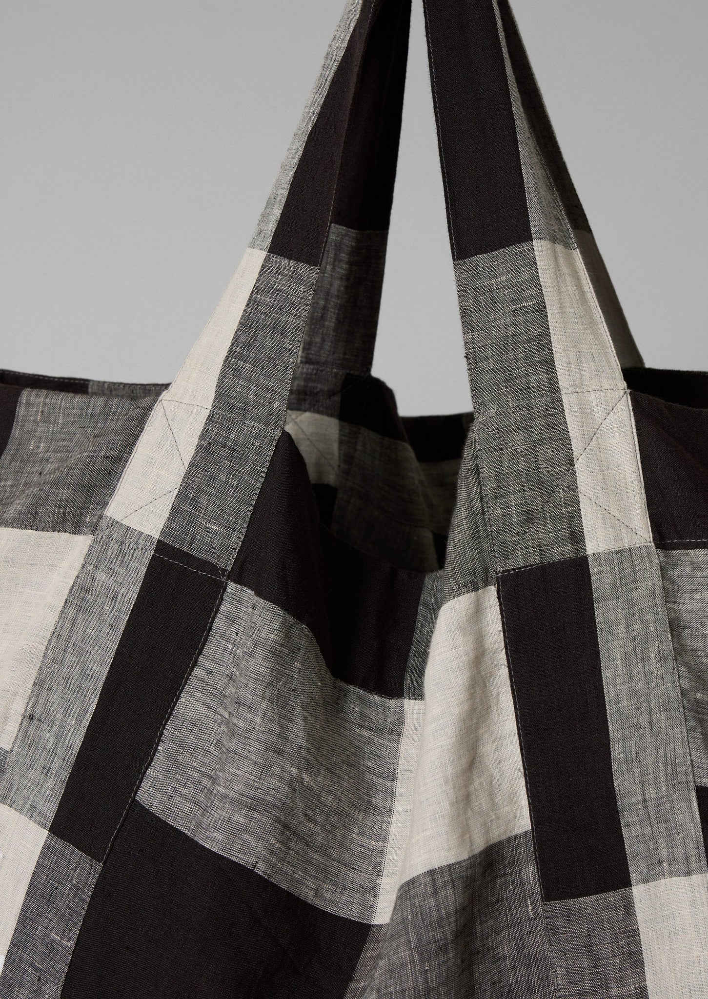 Macro Gingham Lightweight Linen Bag | Ecru/Charcoal