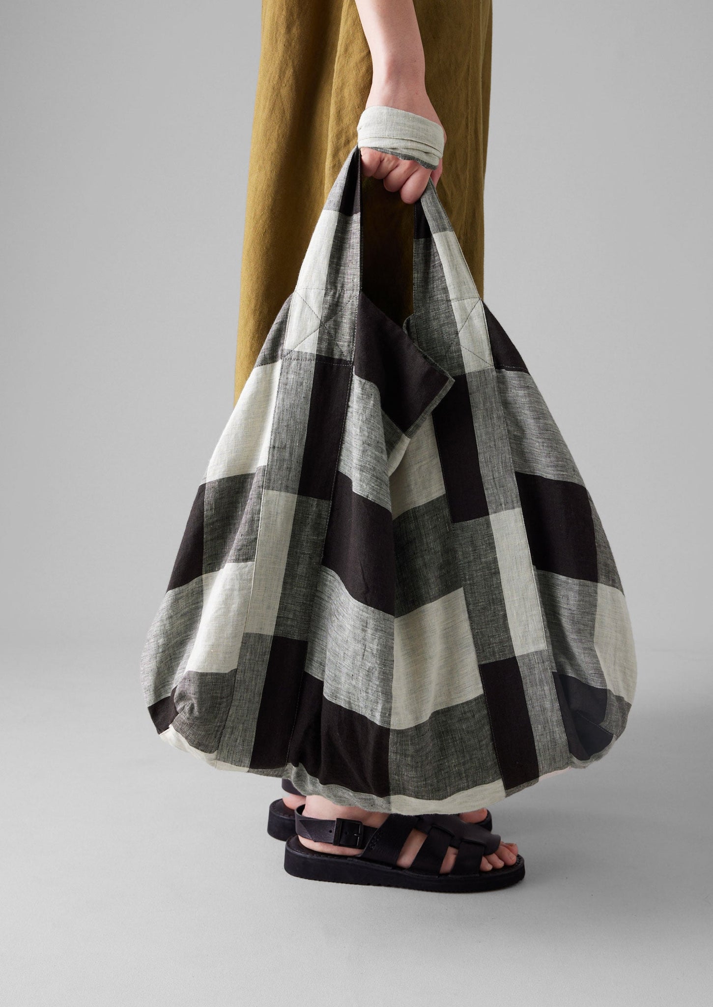 Macro Gingham Lightweight Linen Bag | Ecru/Charcoal