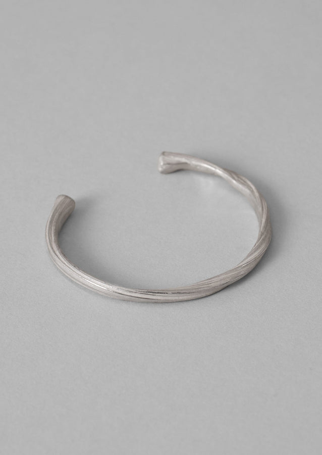 Emily Nixon Mitsuro Ribbon Bangle | Silver