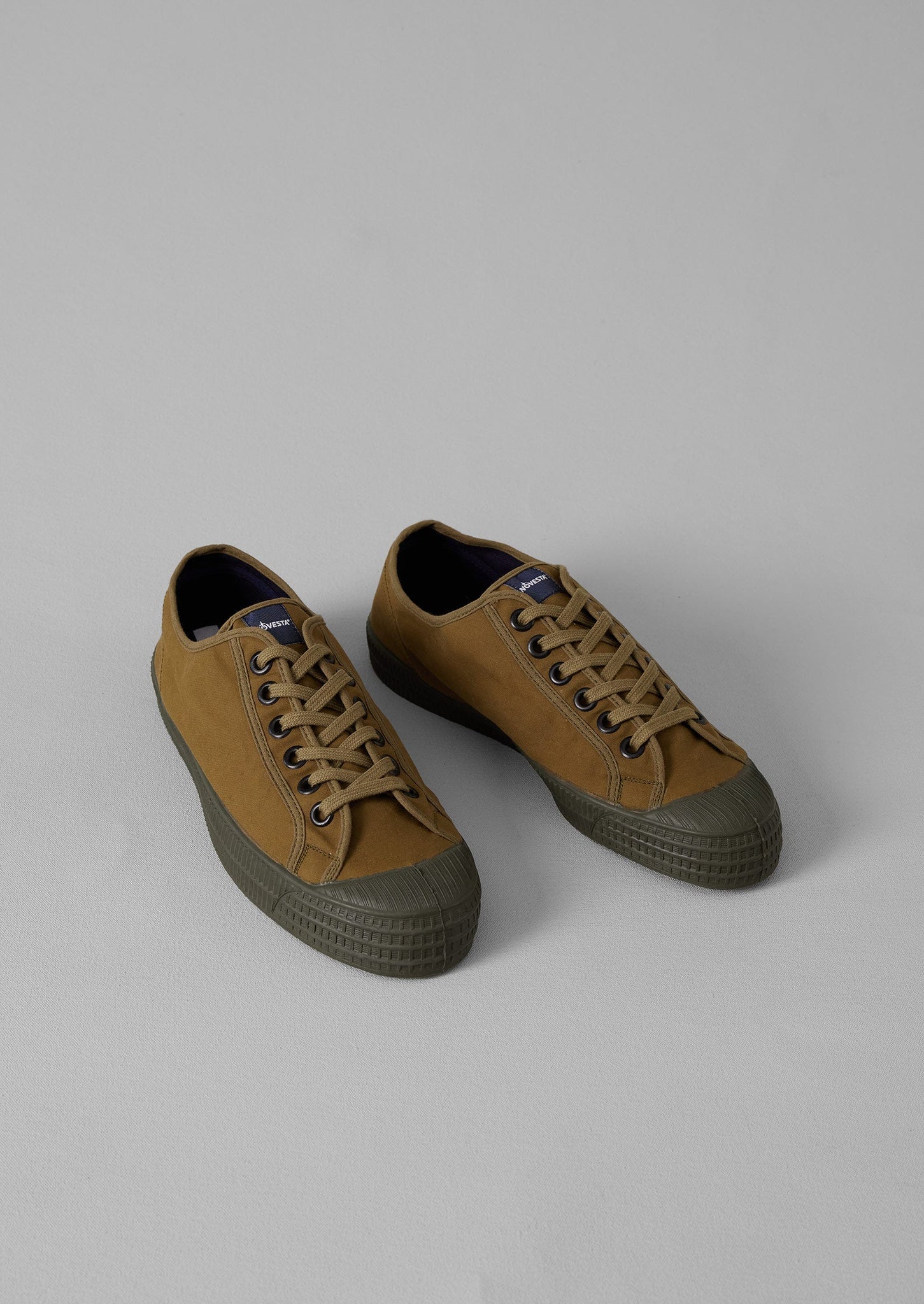 Novesta Star Master Waxed Cotton Trainers | Bark