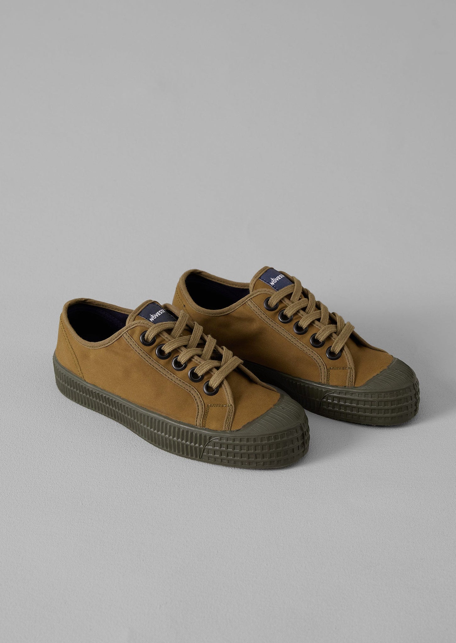 Novesta Star Master Waxed Cotton Plimsolls | Bark