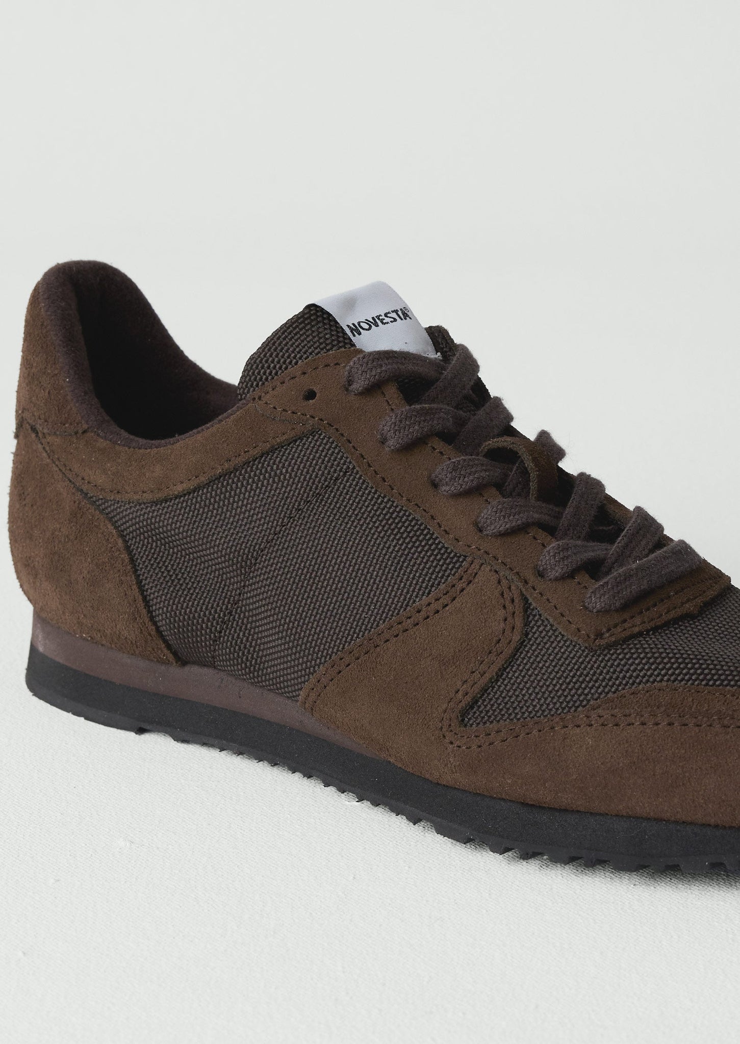 Novesta Marathon Trainers | Bitter Chocolate