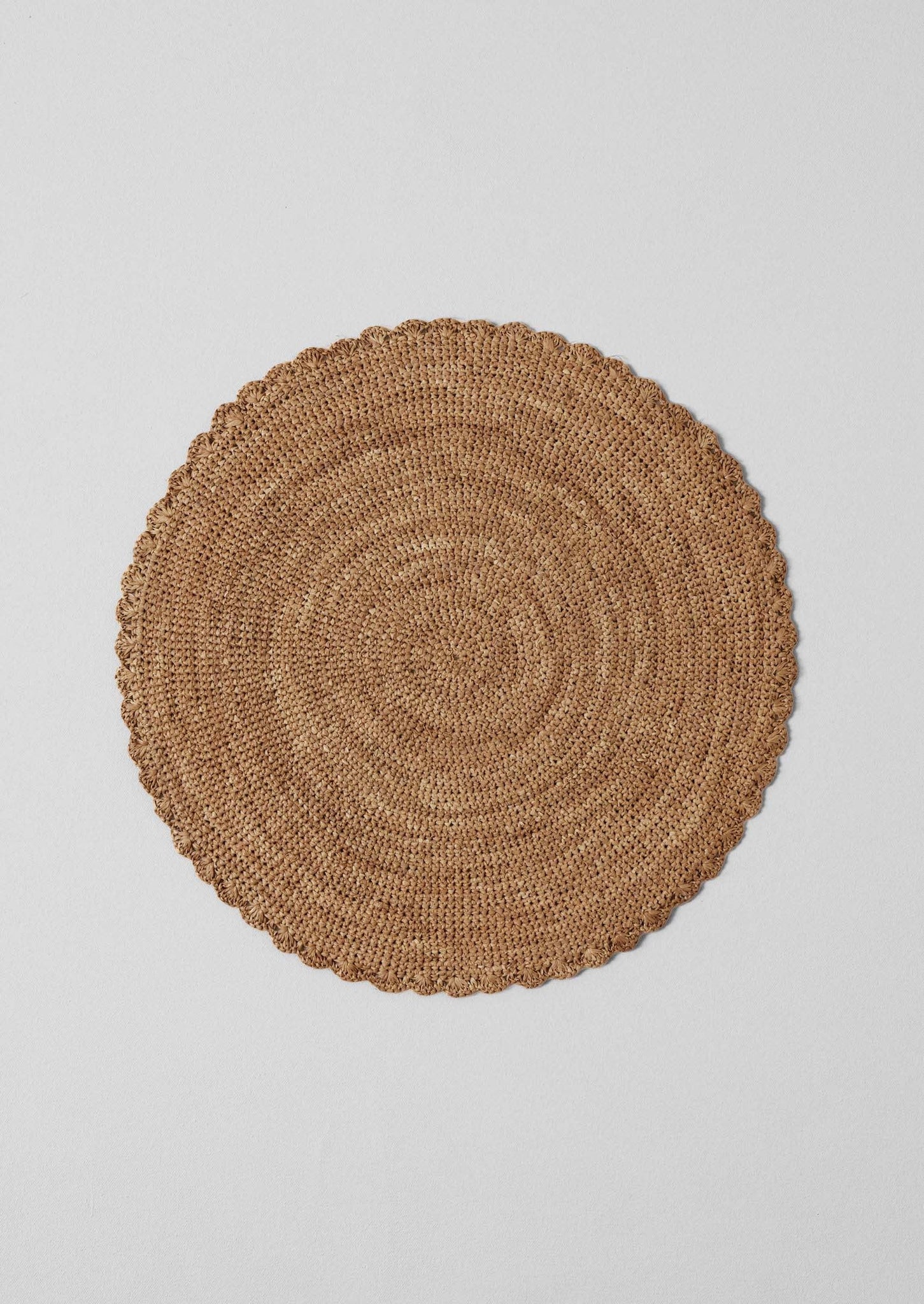 Scalloped Edge Raffia Placemat | Shell