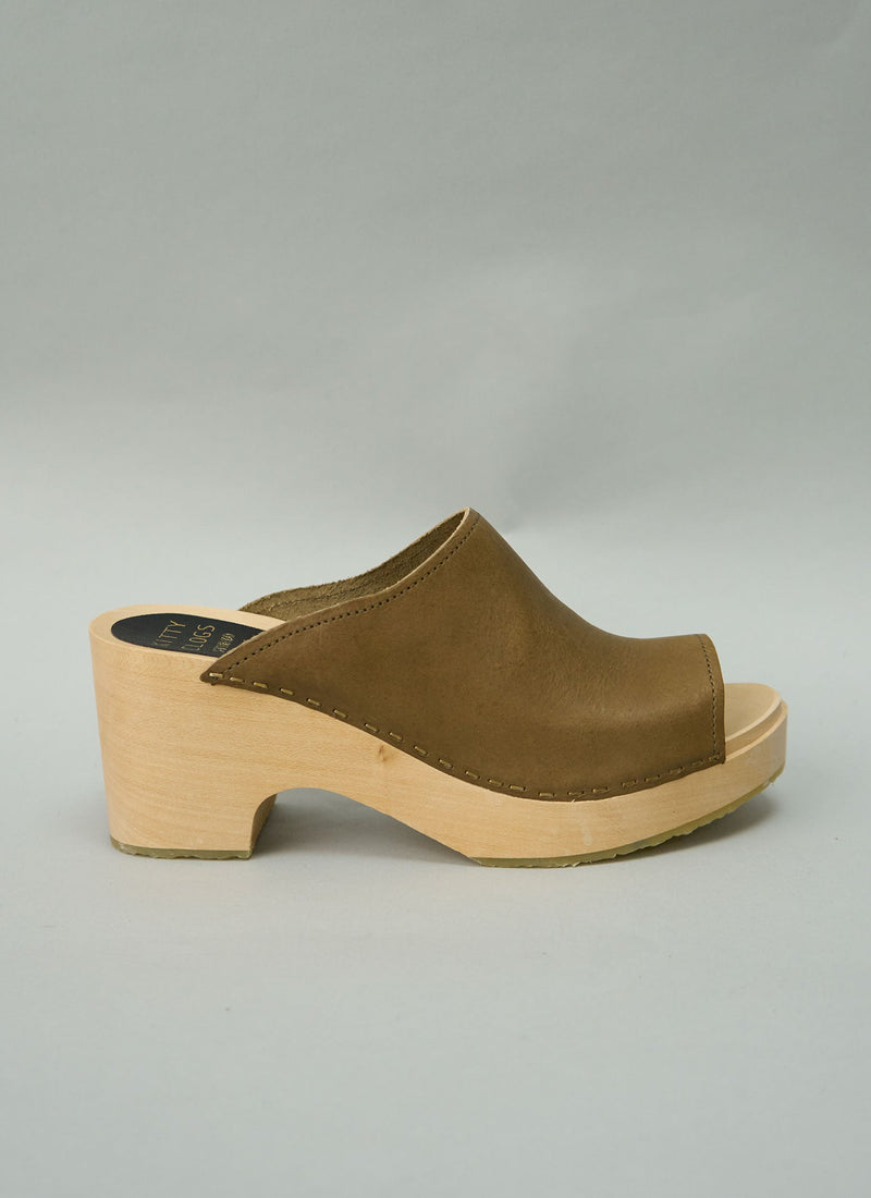 Reworn Kitty Clogs Size 37 (726) | Tundra