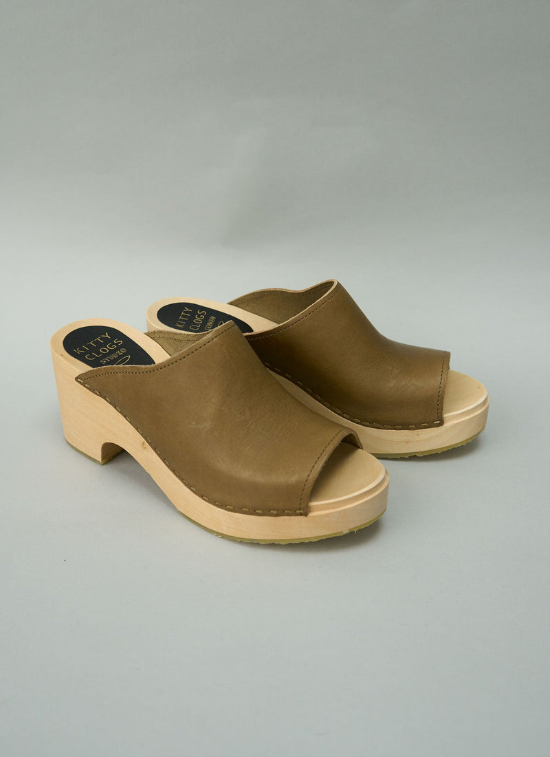 Reworn Kitty Clogs Size 39 (552) | Tundra