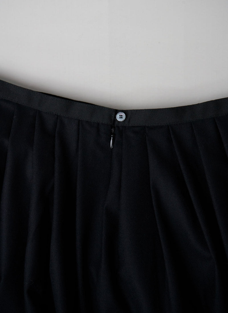 Reworn Pleated Skirt Size 12 (077) | Black