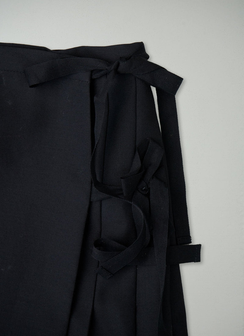 Reworn Wool Gaberdine Skirt Size 8 (258) | Black