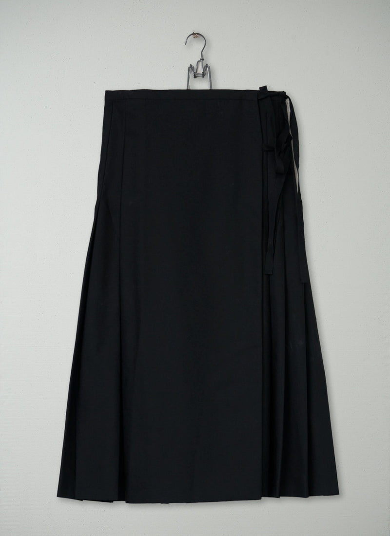 Reworn Wool Gaberdine Skirt Size 8 (258) | Black