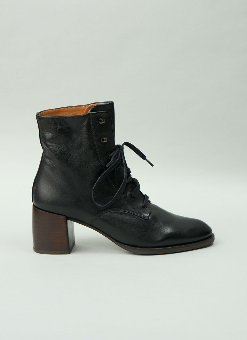 Reworn Chie Mihara Lace Up Boots Size 38 (464) | Black