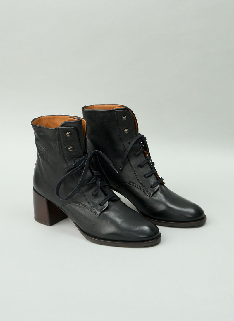 Reworn Chie Mihara Lace Up Boots Size 38 (464) | Black