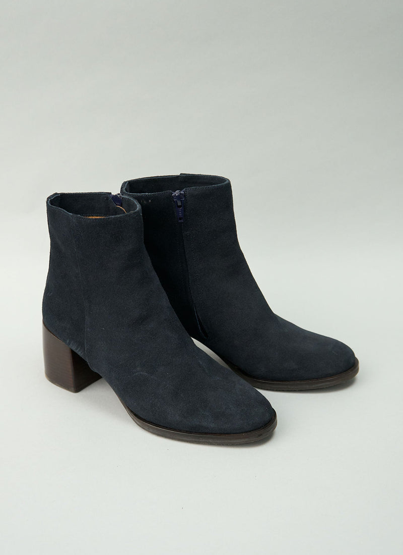 Reworn Chie Mihara Boots Size 37 (474) | Navy