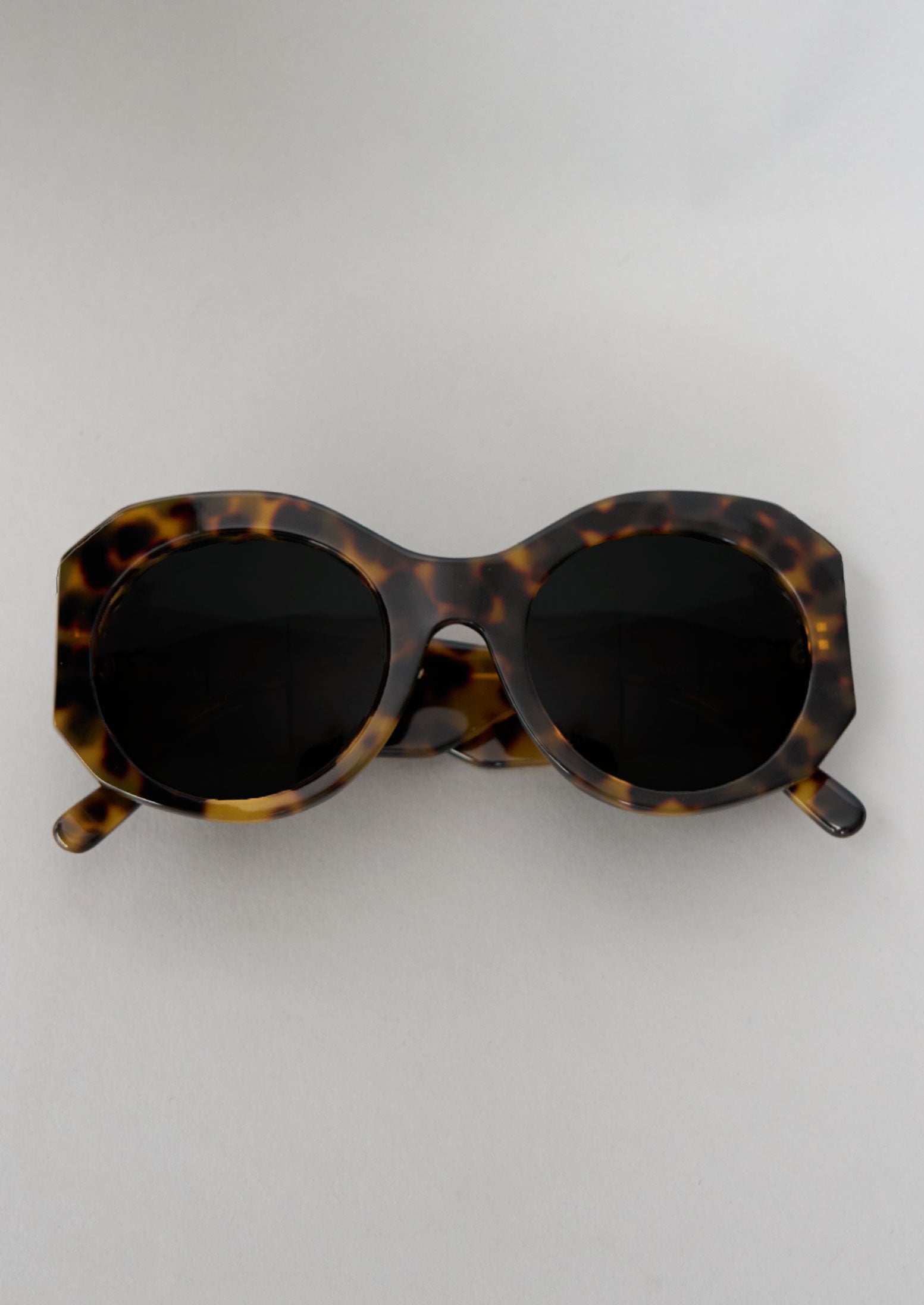 Reworn Finlay & Co Daphne Sunglasses (034) | Tortoise