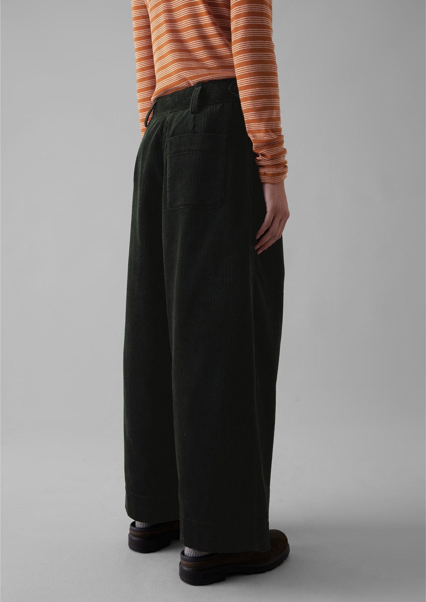 Organic Cord Pleat Front Trousers | Brown Slate